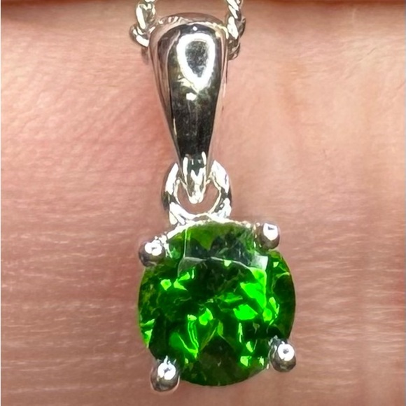 Chrome Diopside Stud Earrings, Solitaire Ring (Size 6) and Pendant Necklace - Picture 3 of 6